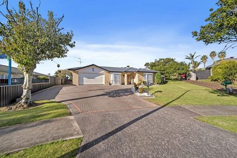 Photo of property in 17 Flora Place, Wattle Downs, Auckland, 2103
