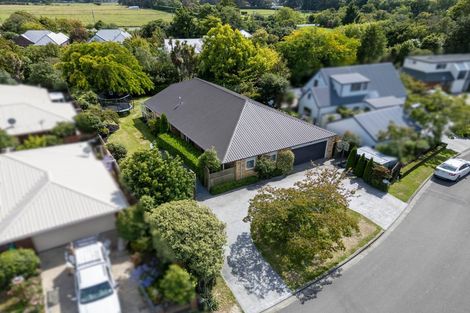 Photo of property in 3 Hamish Place, Westmorland, Christchurch, 8025