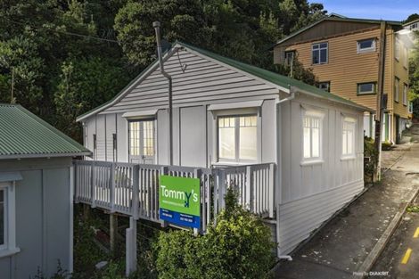 Photo of property in 2 Linwood Way, Island Bay, Wellington, 6023