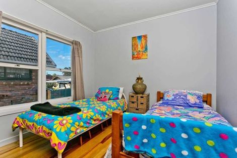 Photo of property in 57 Yeovil Road, Te Atatu Peninsula, Auckland, 0610