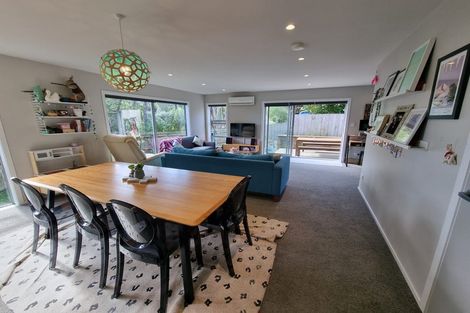 Photo of property in 1/61 Black Rock Road, Newlands, Wellington, 6037