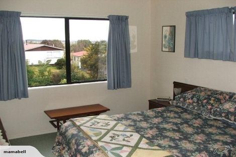 Photo of property in 17 Reeves Road, Acacia Bay, Taupo, 3330