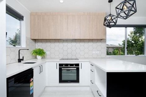 Photo of property in 2/77 Luanda Drive, Ranui, Auckland, 0612