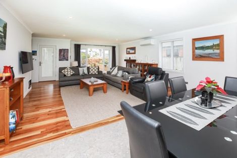 Photo of property in 9 Warwick Avenue, St Andrews, Hamilton, 3200