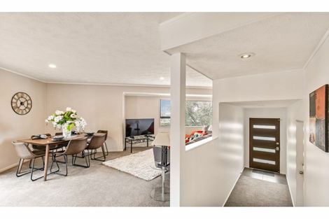 Photo of property in 1/5 Masterton Road, Rothesay Bay, Auckland, 0630