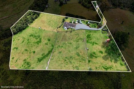 Photo of property in 1014 South Head Road, South Head, Helensville, 0874