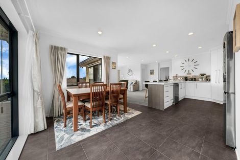 Photo of property in 15 Summerland Drive, Henderson, Auckland, 0612