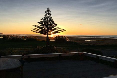 Photo of property in 3432 Pourerere Beach Road, Pourerere, Omakere, 4271