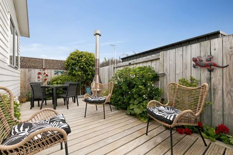 Photo of property in 11 Kamahi Crescent, Papamoa Beach, Papamoa, 3118