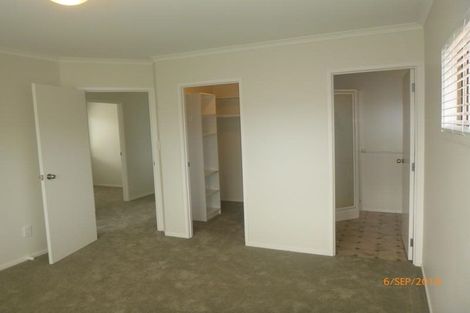 Photo of property in 1 Waimanu Bay Drive, Te Atatu Peninsula, Auckland, 0610