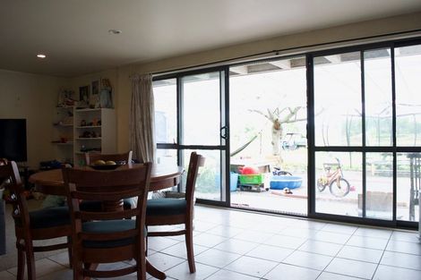 Photo of property in 9b Trotting Course Drive, Kumeu, 0891