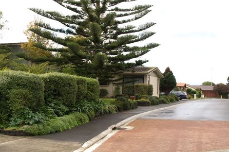 Photo of property in 26 Seneca Court, Golflands, Auckland, 2013