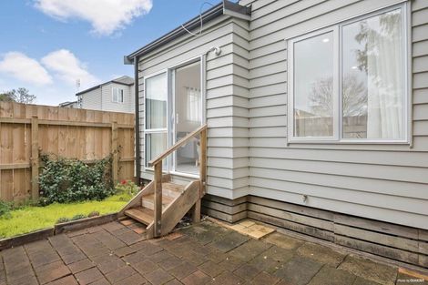 Photo of property in 7/30 John Jennings Drive, Oteha, Auckland, 0632
