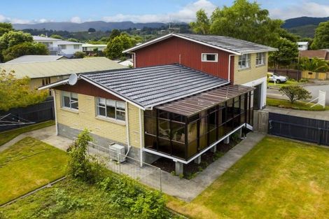 Photo of property in 15 Haylock Grove, Totara Park, Upper Hutt, 5018
