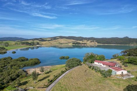 Photo of property in 215 Kempthorne Road, Russell, 0272