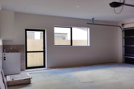 Photo of property in 98 Cardiff Road, Pakuranga, Auckland, 2010