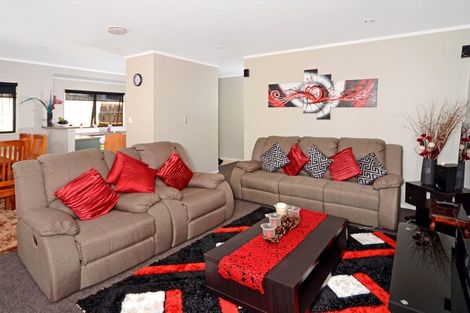 Photo of property in 2/11 Roseneath Place, Birkdale, Auckland, 0626
