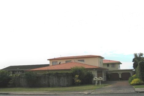 Photo of property in 2/993 Beach Road, Torbay, Auckland, 0630