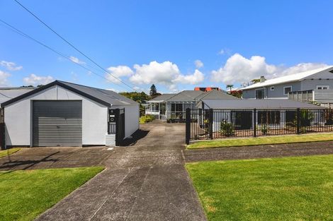 Photo of property in 9 Roy Terrace, Moturoa, New Plymouth, 4310
