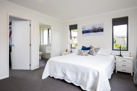 Photo of property in 25 Te Arakete Place, Hurworth, New Plymouth, 4310