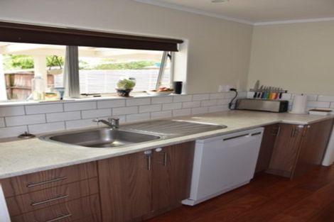 Photo of property in 68 Kohekohe Street, New Lynn, Auckland, 0600