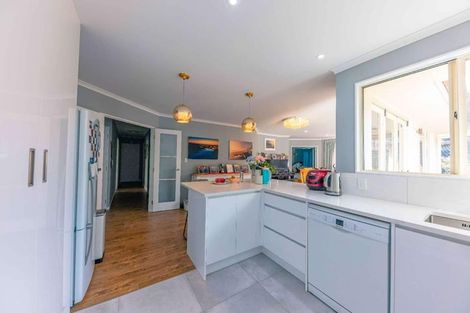 Photo of property in 8 Red Oak Place, Schnapper Rock, Auckland, 0632