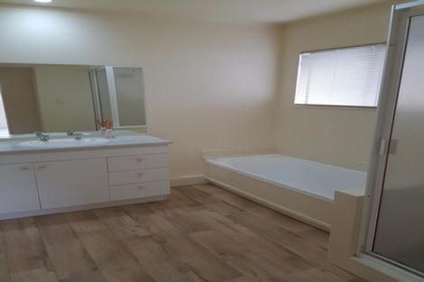 Photo of property in 24/24 Eastglen Road, Glen Eden, Auckland, 0602