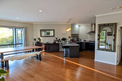 Photo of property in 180 Kittiwake Drive, Schnapper Rock, Auckland, 0632