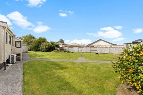 Photo of property in 14 Parfitt Place, Ngatea, 3503