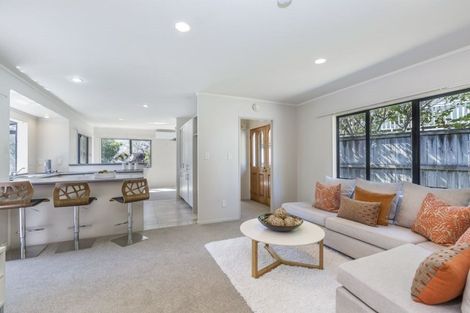 Photo of property in 2/9 Eastwood Rise, Browns Bay, Auckland, 0630