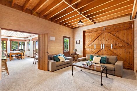 Photo of property in 81 Cape Rodney Road, Leigh, 0985