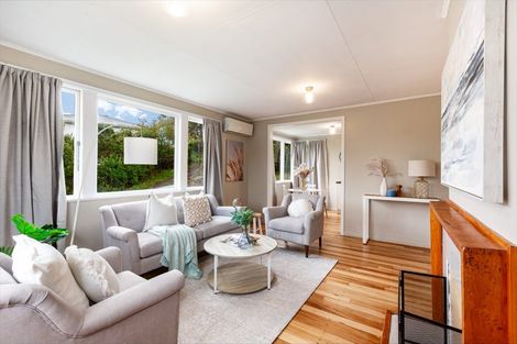 Photo of property in 16 Komata Grove, Waitangirua, Porirua, 5024