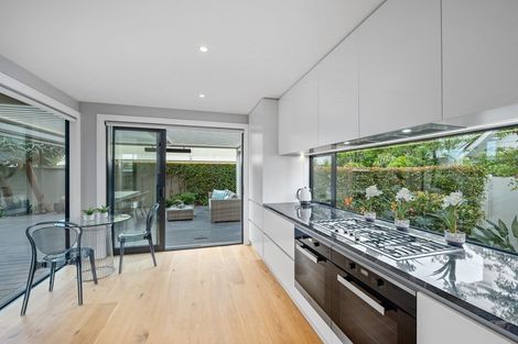 Photo of property in 9 Craig Road, Milford, Auckland, 0620