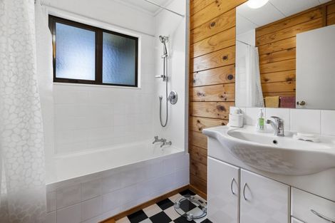 Photo of property in 61 John Dee Crescent, Red Beach, 0932