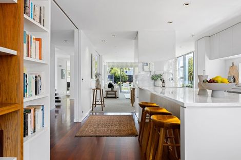 Photo of property in 9 Poynder Avenue, Merivale, Christchurch, 8014