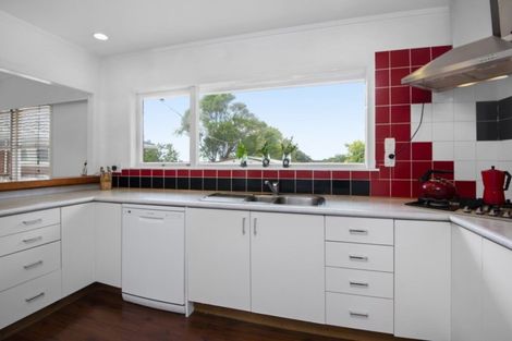 Photo of property in 24 Pooley Street, Pakuranga Heights, Auckland, 2010