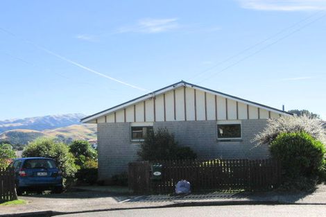 Photo of property in 11 Beverley Grove, Paparangi, Wellington, 6037