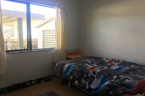 Photo of property in 2/27 Reelick Avenue, Pakuranga Heights, Auckland, 2010