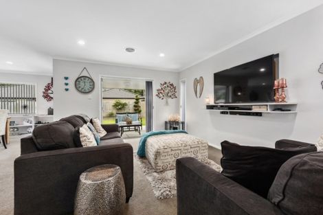 Photo of property in 10a Sunstone Crescent, Brown Owl, Upper Hutt, 5018