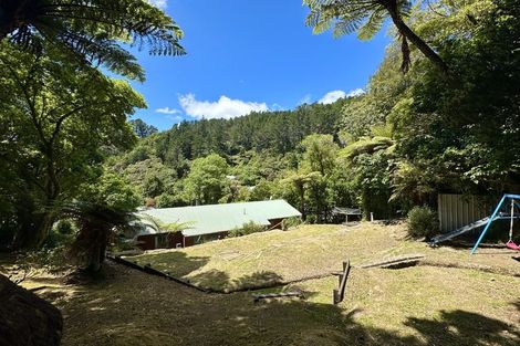 Photo of property in 116 Pinehaven Road, Pinehaven, Upper Hutt, 5019