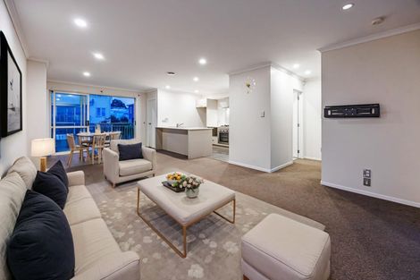 Photo of property in 10 Panakenake Way, Flat Bush, Auckland, 2019