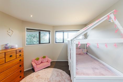 Photo of property in 51 Ruapehu Drive, Fitzherbert, Palmerston North, 4410