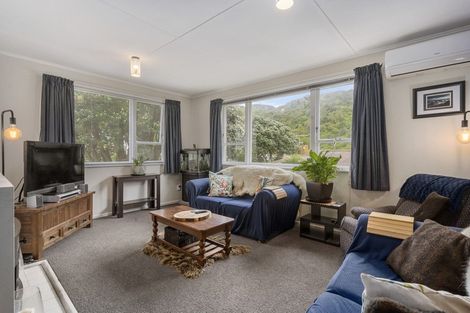 Photo of property in 2 Mahinawa Street, Takapuwahia, Porirua, 5022