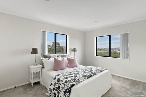 Photo of property in 10 Ascension Crescent, Orewa, 0931