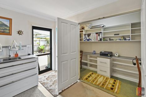 Photo of property in 17 Castlehill Court, Wattle Downs, Auckland, 2103