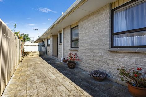 Photo of property in 2/507 Avenue Road West, Hastings, 4122