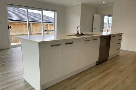 Photo of property in 28 Nellie Drive, Kumeu, 0810