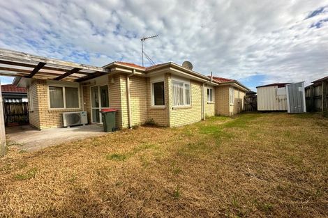 Photo of property in 32 Frank Bunce Grove, Flat Bush, Auckland, 2019