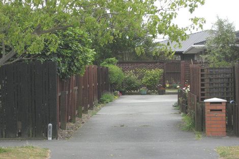 Photo of property in 1/4 Queenspark Drive, Parklands, Christchurch, 8083