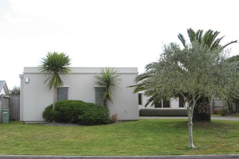 Photo of property in 8 Saint Clair Place, Papamoa Beach, Papamoa, 3118